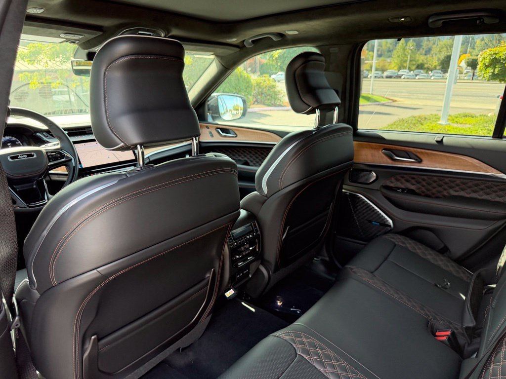 New 2027 Bright White Clear-Coat Paint Jeep Summit image 31
