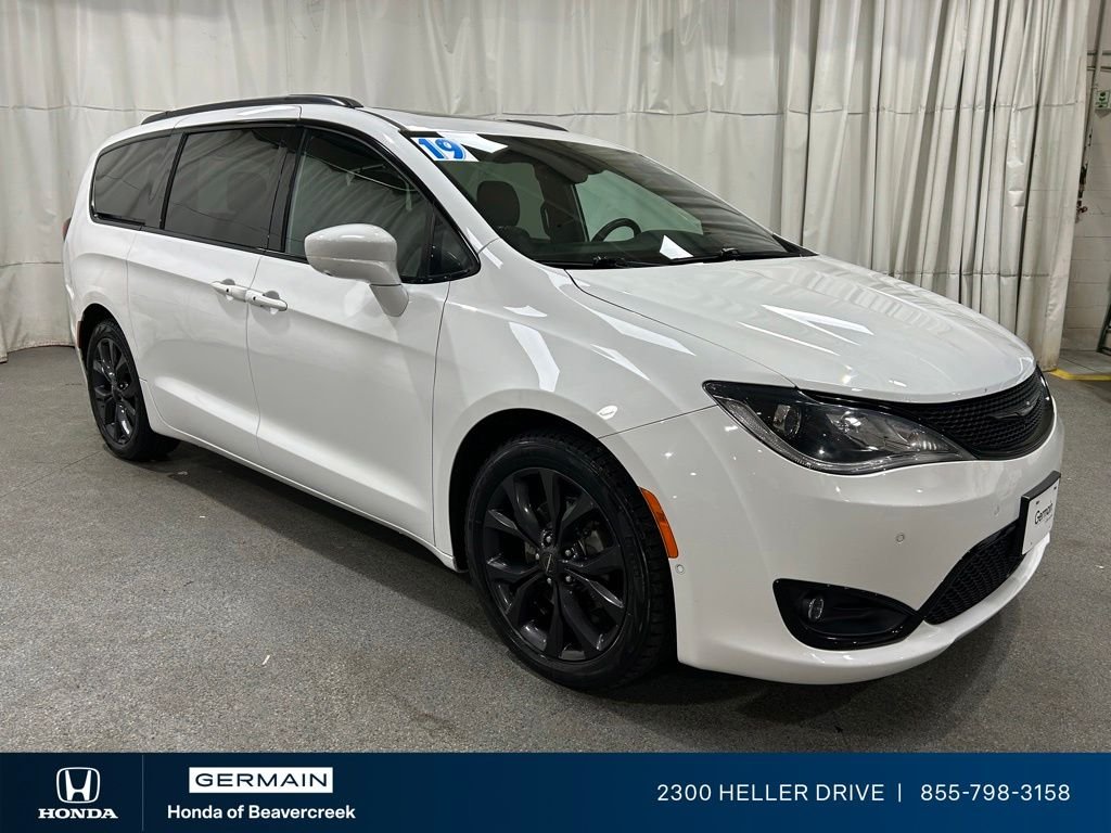 2019 Chrysler Pacifica Touring L Plus's photo