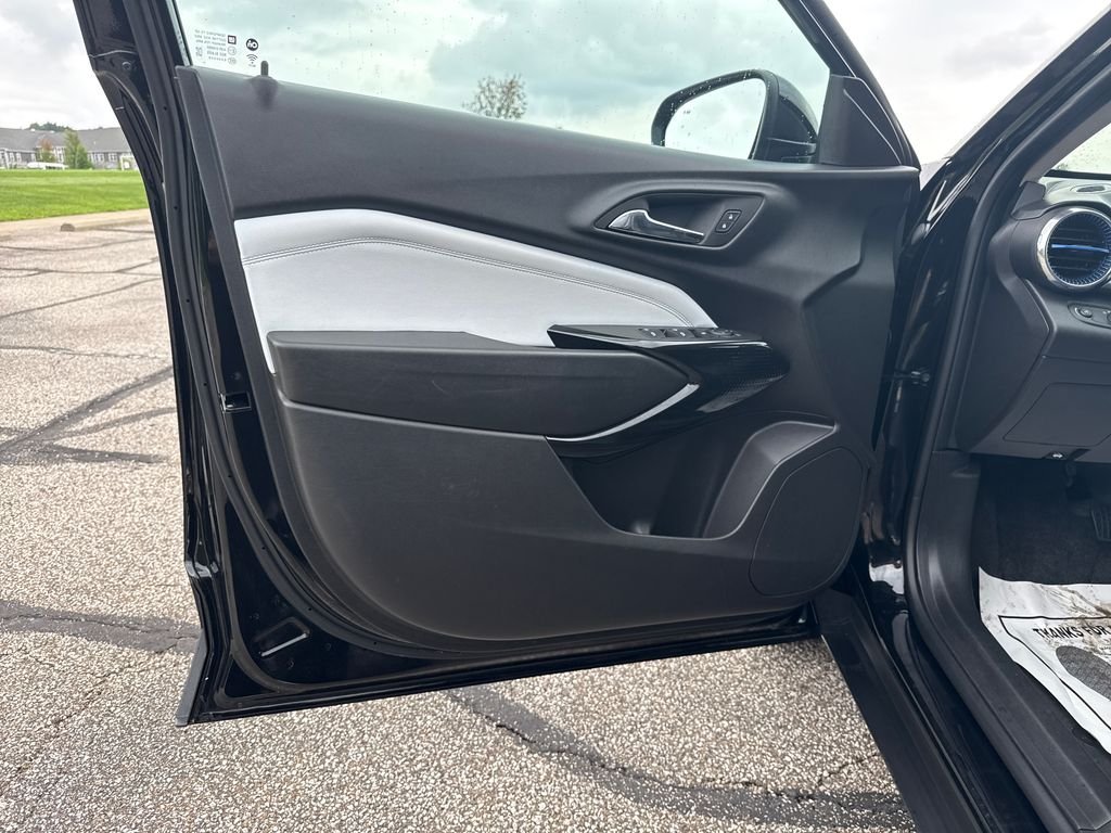Used 2025 Black Chevrolet LT image 10