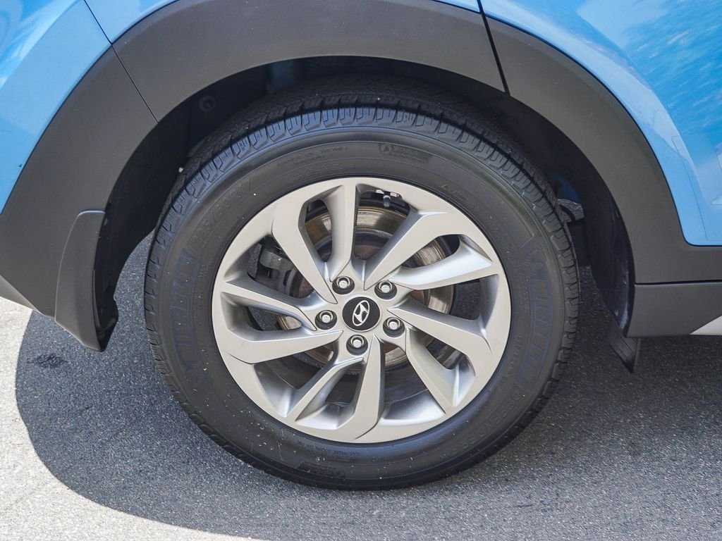 Used 2017 Blue Hyundai SE Plus image 8