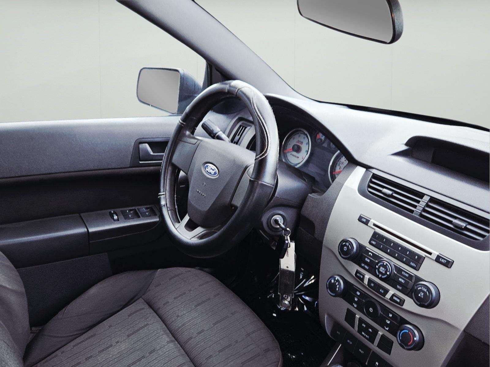 Used 2010  Ford SE image 38