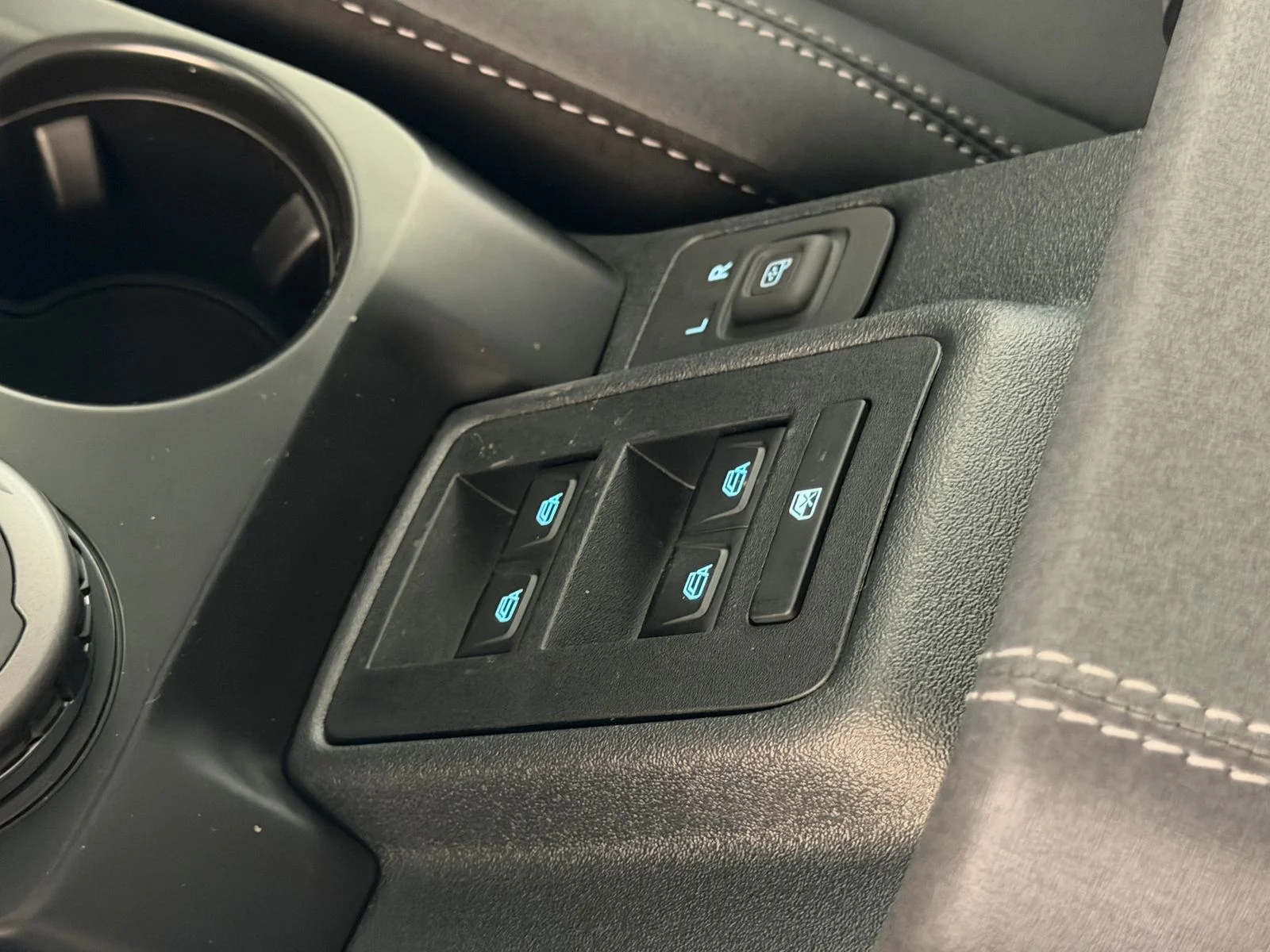 New 2026 Avalanche Gray Ford Badlands image 28