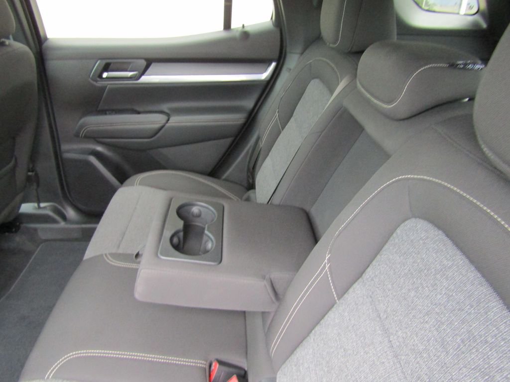 Used 2025 White GMC Elevation image 33