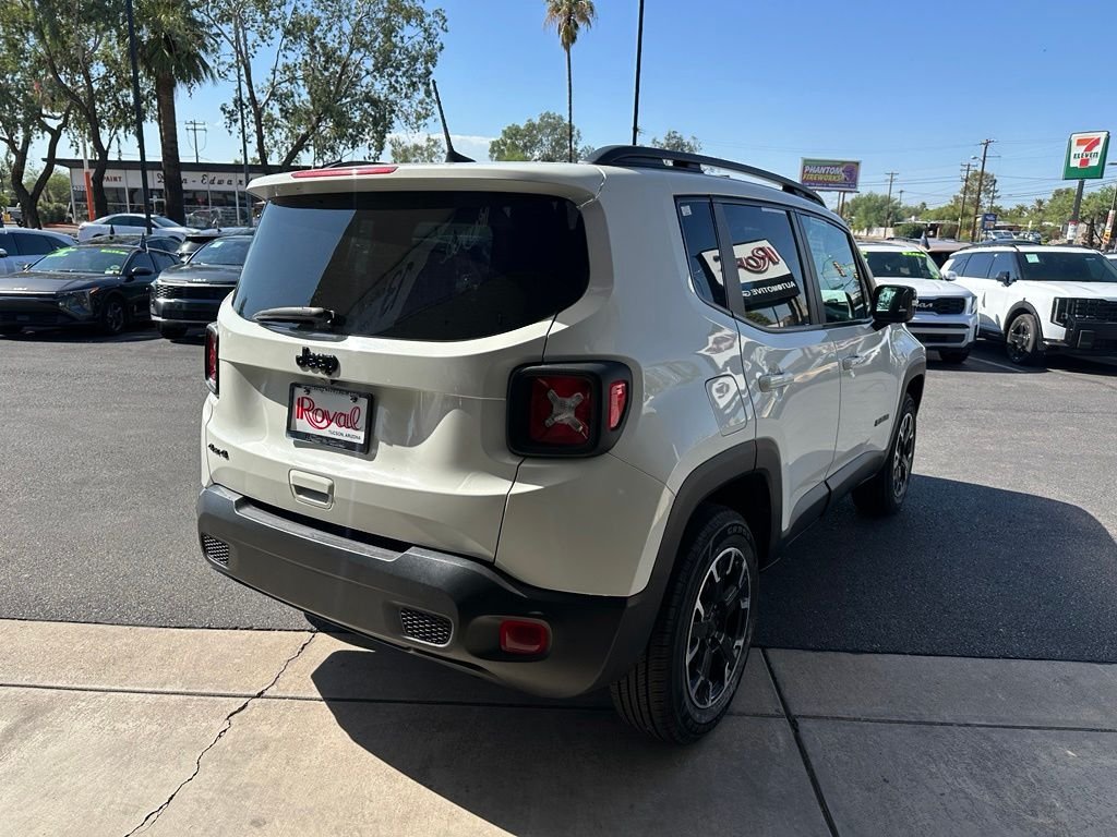 Used 2023 White Jeep Latitude image 22