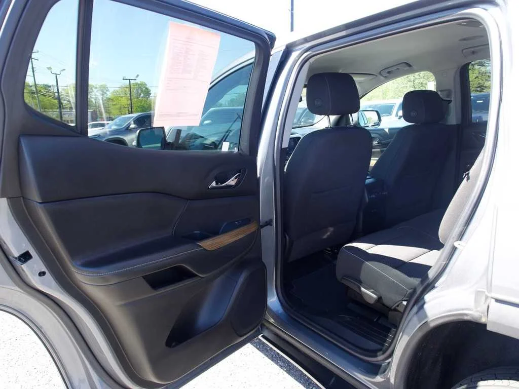 2021 GMC Acadia SLE - Photo 18