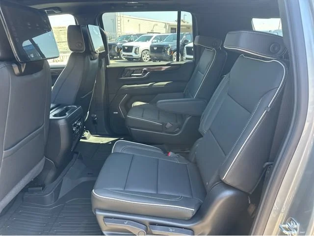 New 2026 Sterling Metallic GMC Elevation image 27