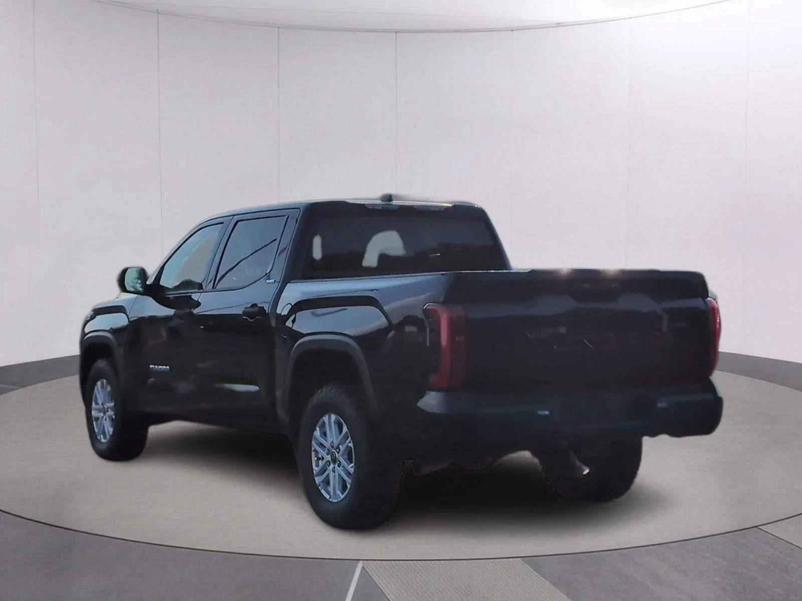 Used 2022 Midnight Black Metallic Toyota SR5 image 3