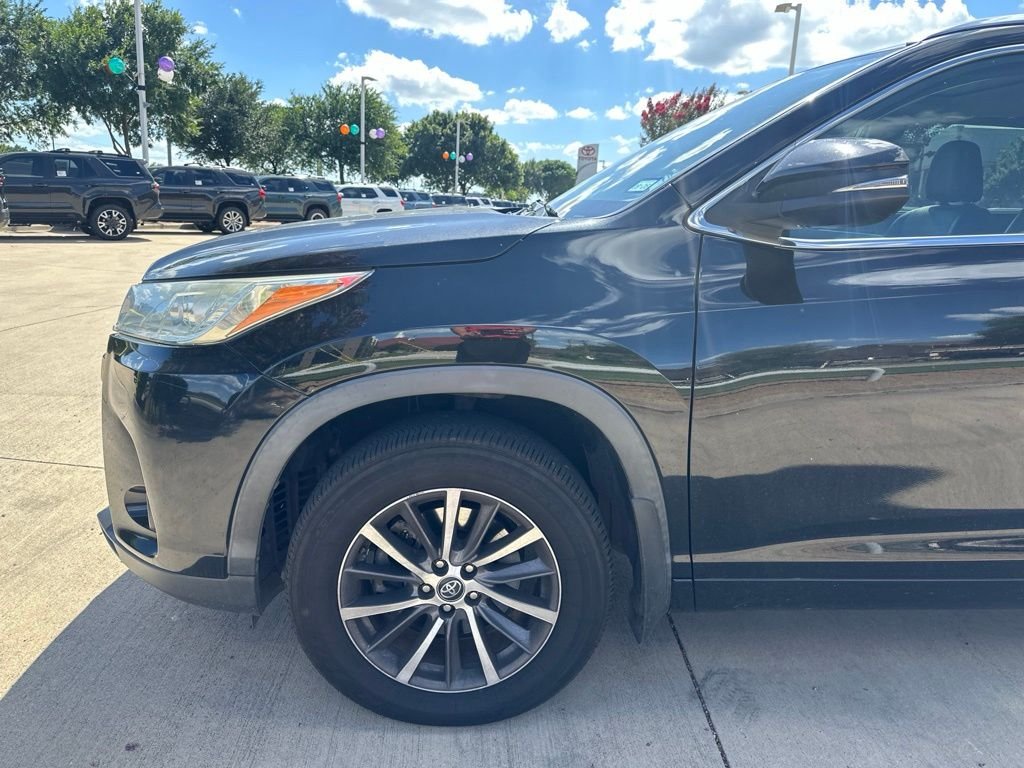 Used 2018 Black Toyota XLE image 2