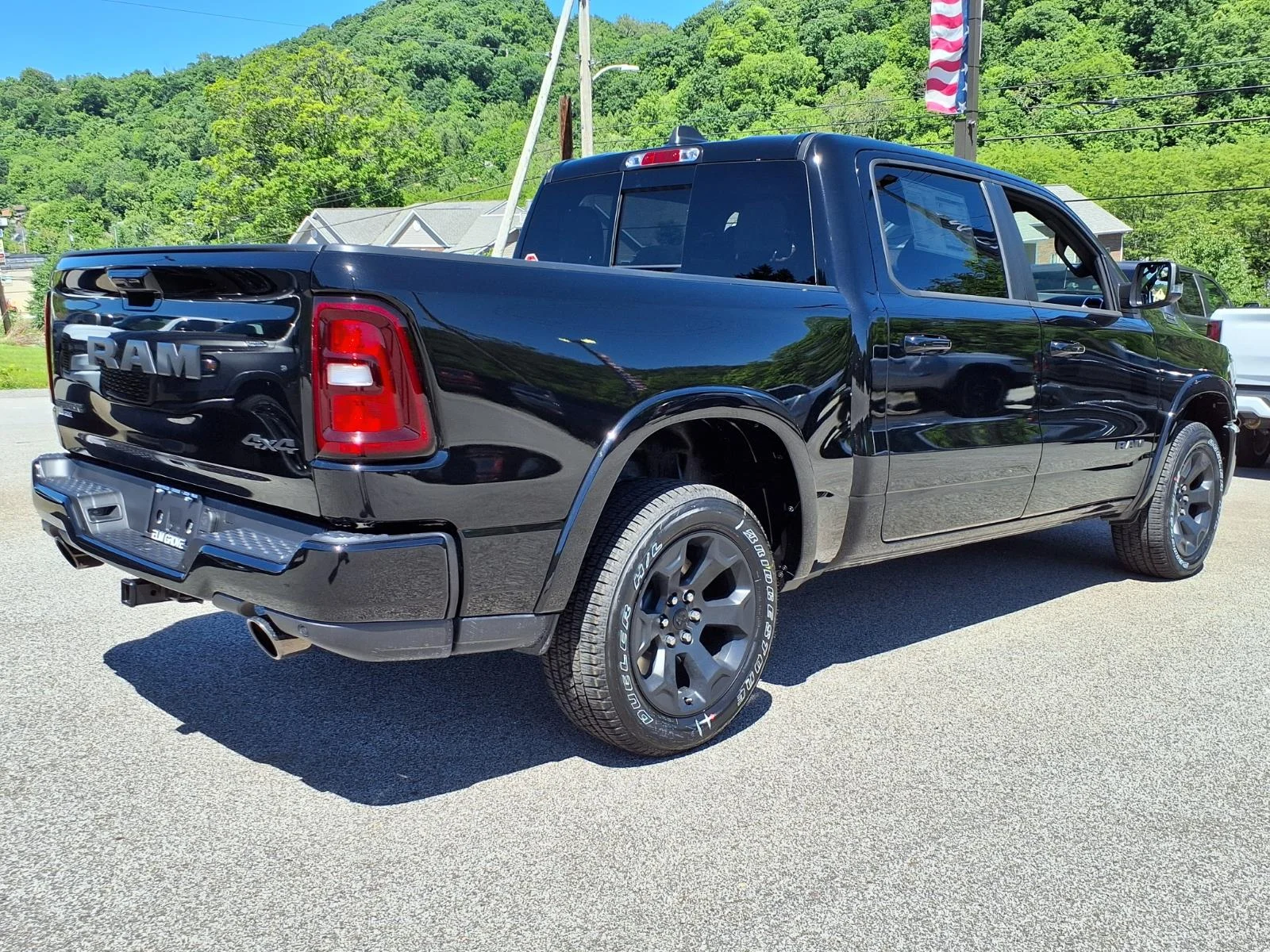 New 2026 Diamond Black Crystal Pearl-Coat Exterior Paint RAM Big Horn/Lone Star image 2