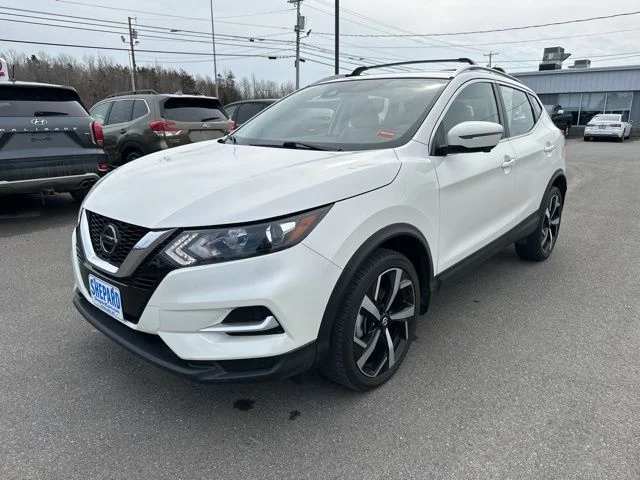 Used 2022 White Nissan SL image 3