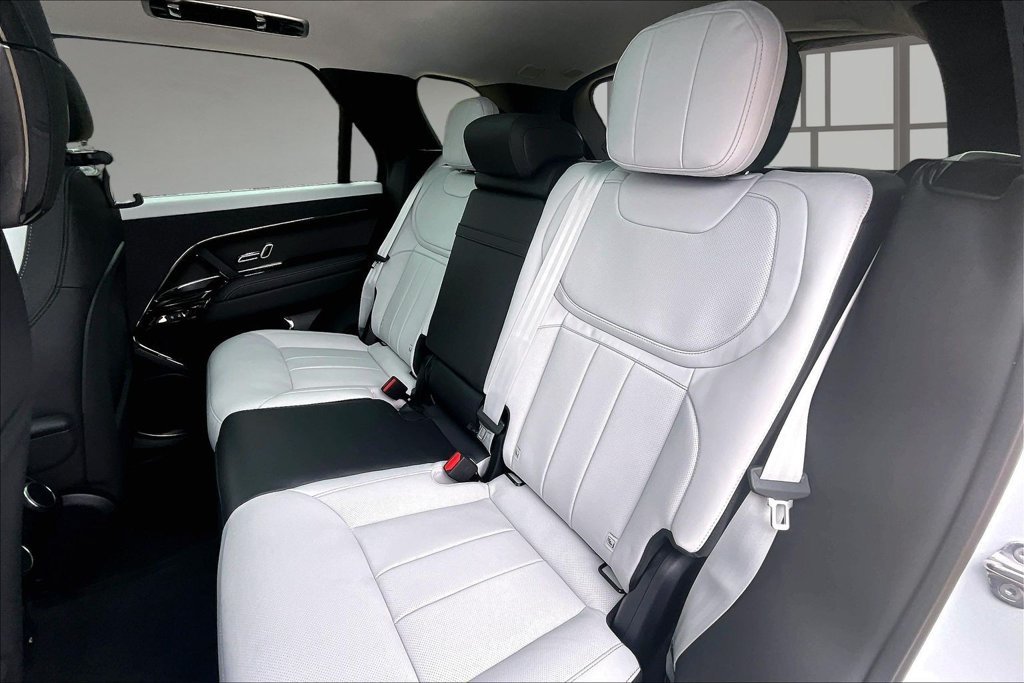 New 2027 Fuji White Land Rover  image 10