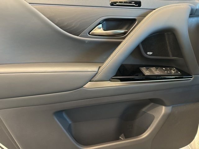 New 2026 Eminent White Pearl Lexus LX 700h LUXURY image 11