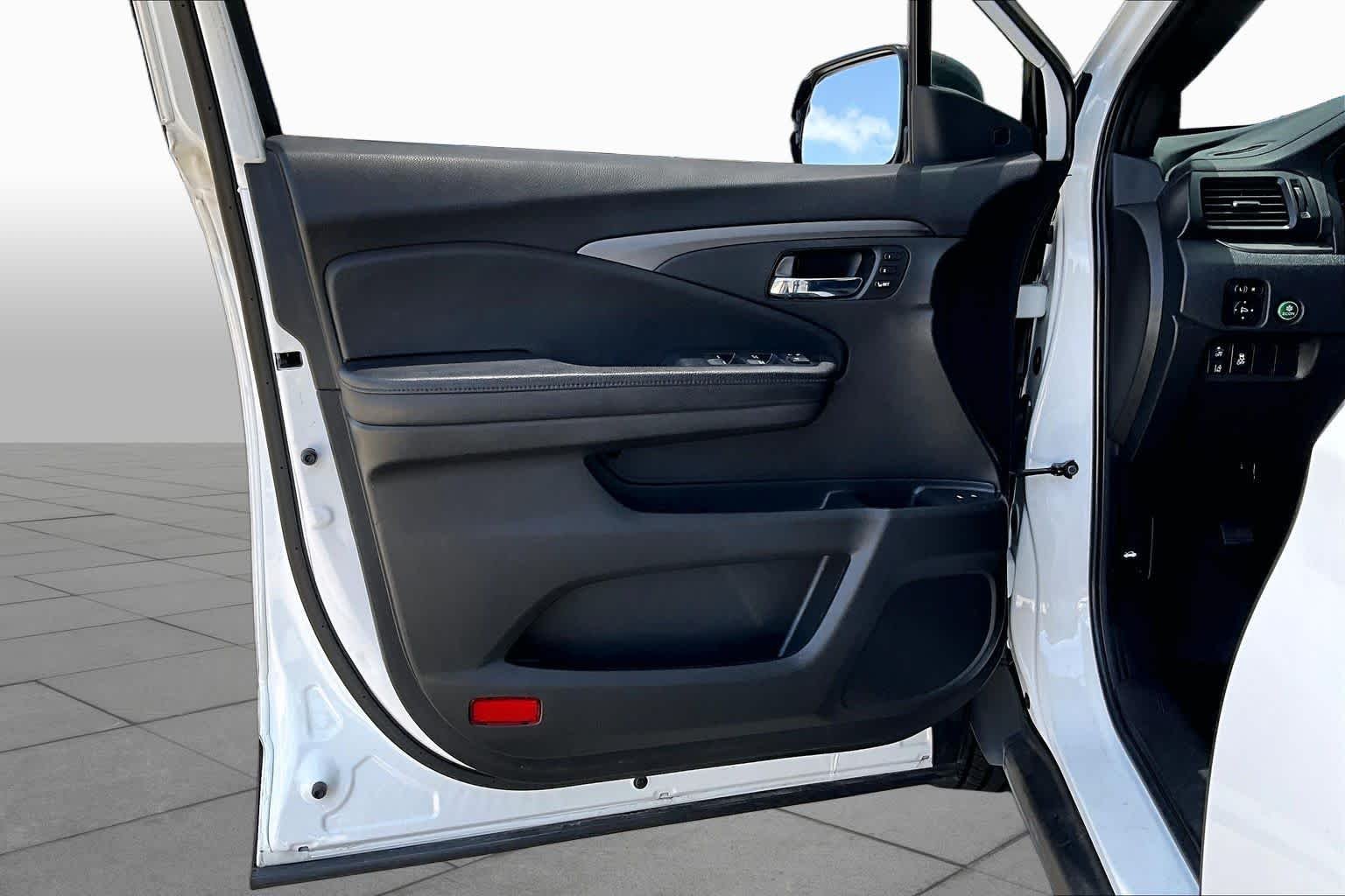 Used 2021 Platinum White Pearl Honda EX-L image 22
