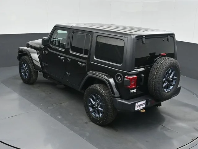 New 2026 Black Clear-Coat Exterior Paint Jeep 85th Anniversary Edition image 35