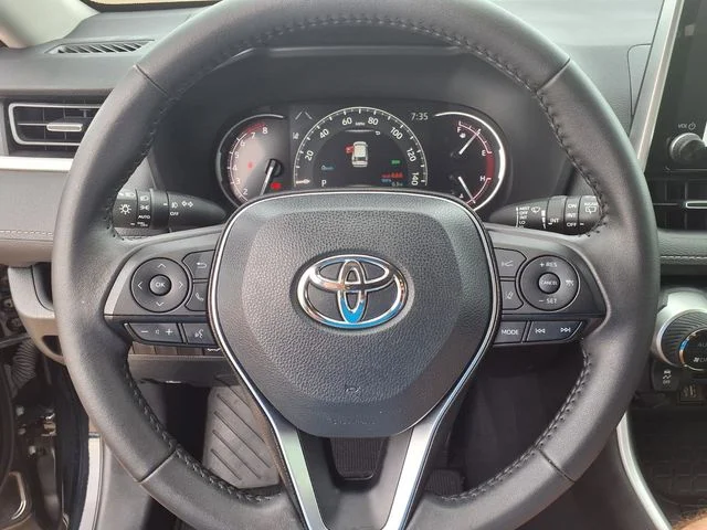 Used 2025 Black Toyota XLE Premium image 19
