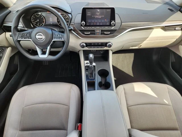 Used 2025 Super Black Clearcoat Nissan 2.5 SV image 27