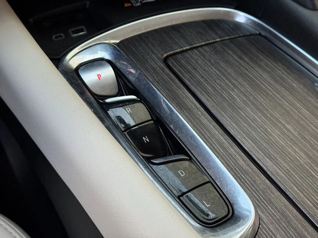 Used 2023 White Buick Avenir image 20