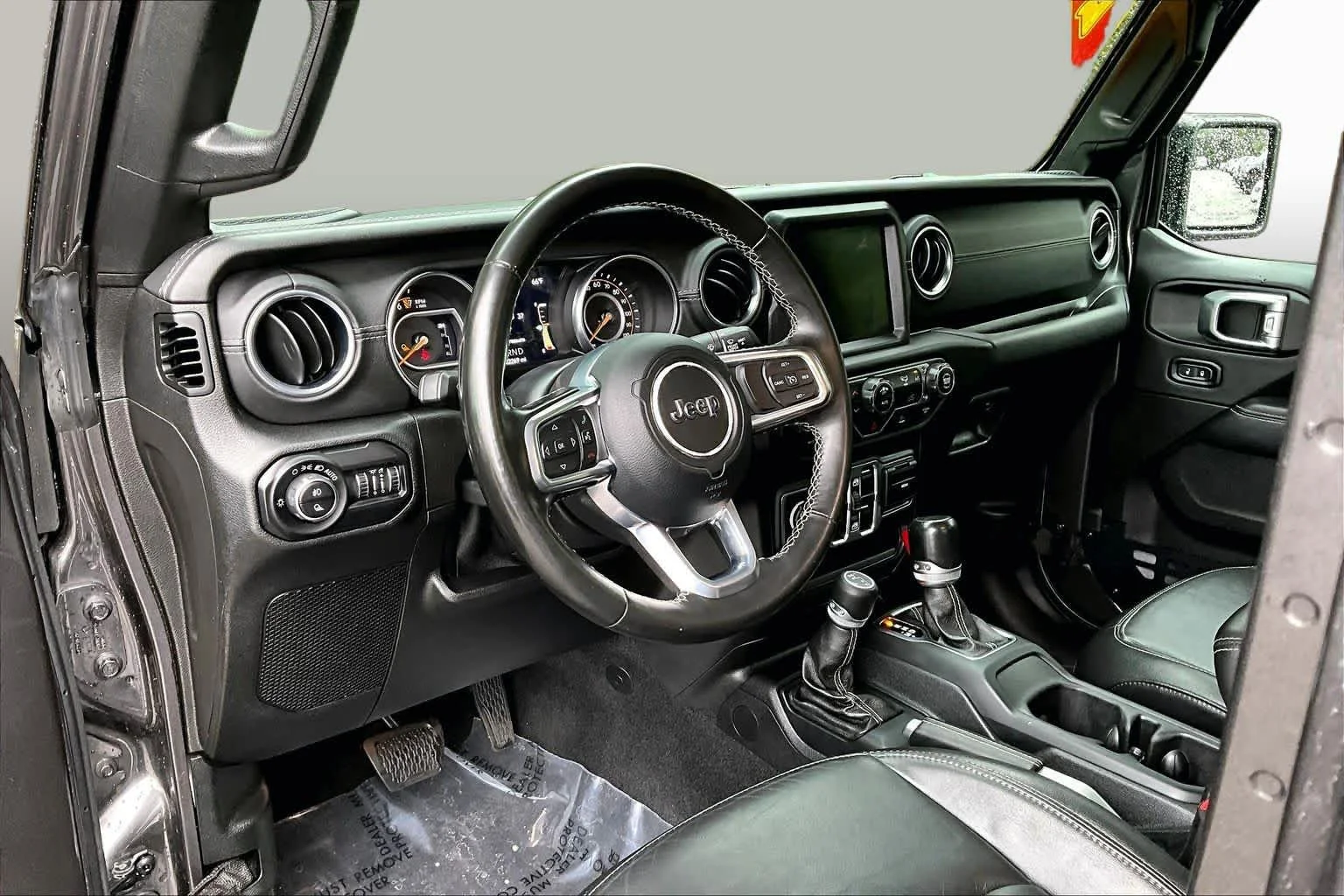 Used 2020 Granite Crystal Metallic Clearcoat Jeep Overland image 16