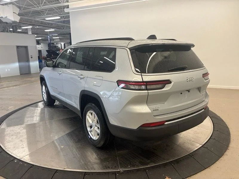 New 2026 Silver Zynith Exterior Paint Jeep Laredo X image 5