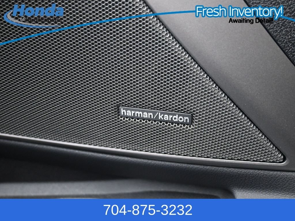 2025 BMW 3 Series 330i - Photo 12