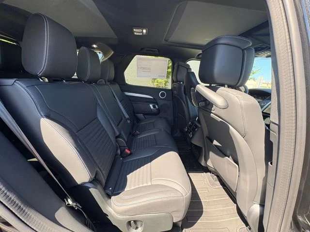 New 2026 Santorini Black Land Rover Dynamic SE image 40