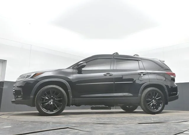 Used 2019 Midnight Black Metallic Toyota SE image 48