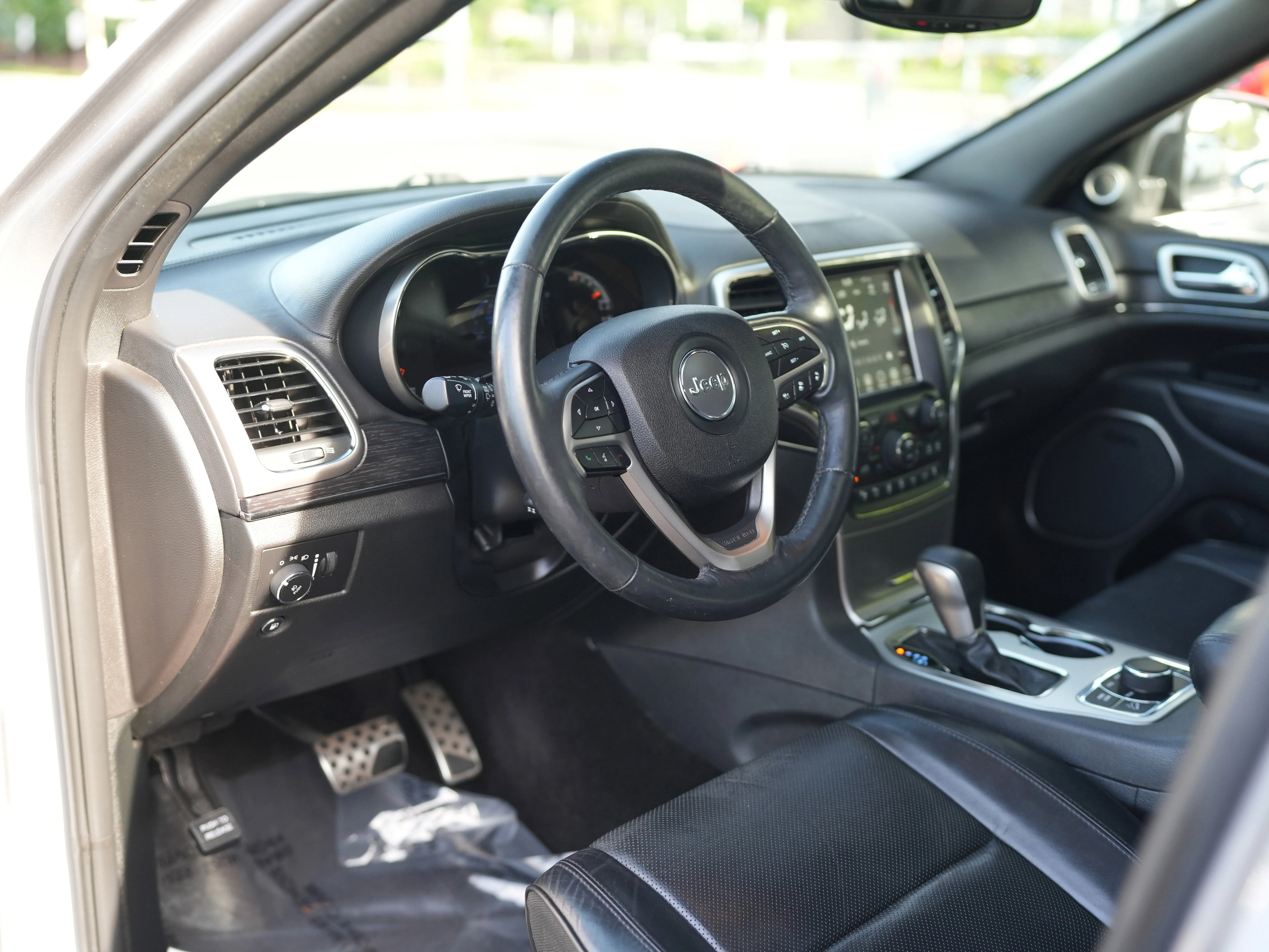Used 2018 Billet Silver Metallic Clearcoat Jeep High Altitude image 12