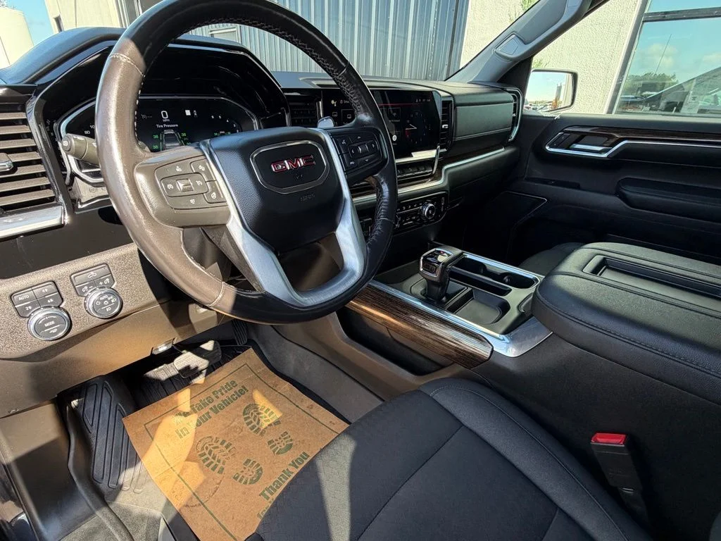 Used 2022 Gray GMC Elevation image 9