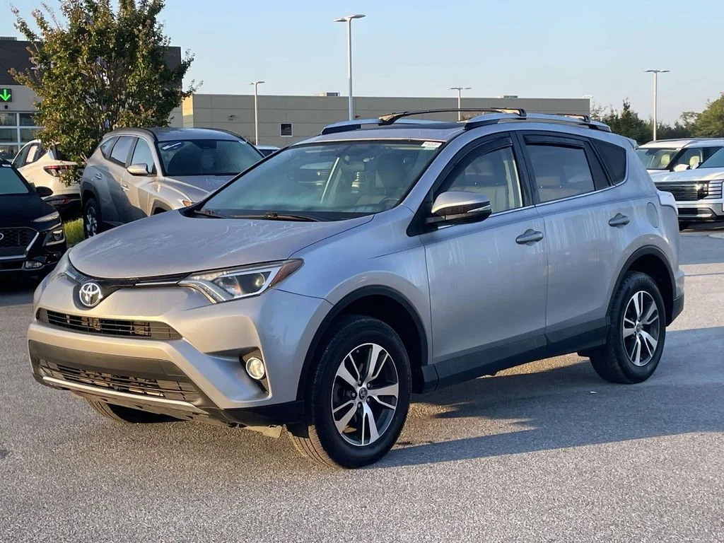 Used 2016 Silver Sky Metallic Toyota XLE image 25