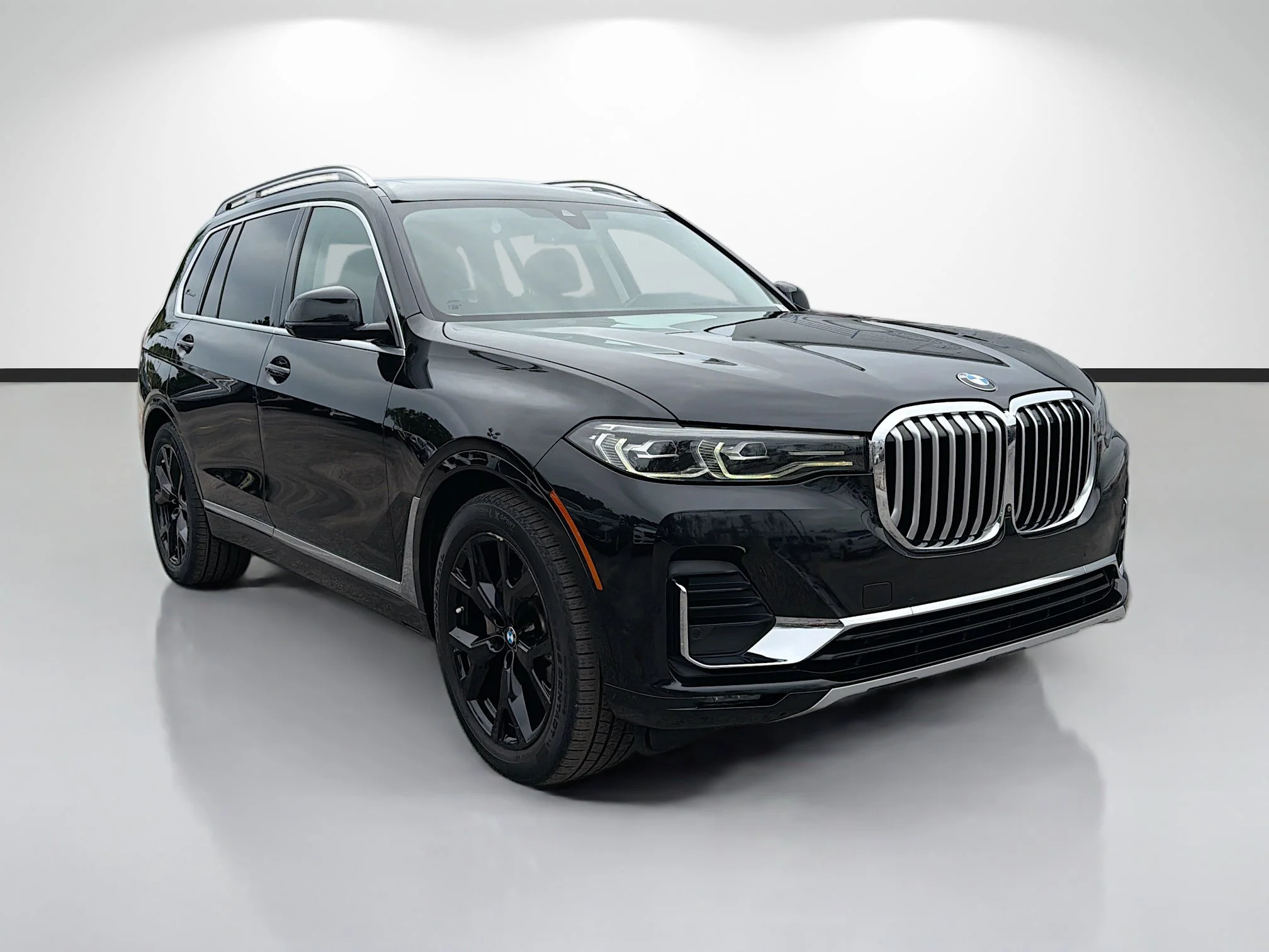 Used 2022 Black Sapphire Metallic BMW xDrive40i image 1