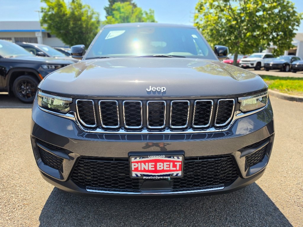 New 2026 Baltic Gray Metallic Clear-Coat Exterior Paint Jeep Laredo X image 7