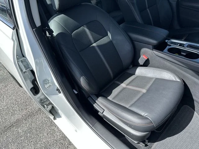 Used 2023 White Nissan 2.5 SR image 26