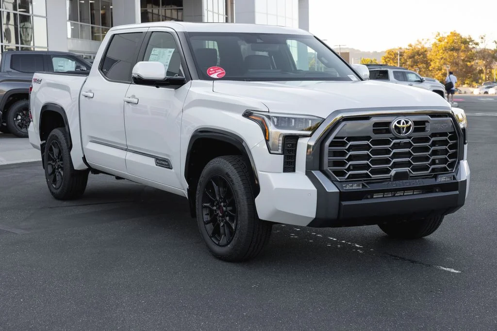 New 2026 Wind Chill Pearl <sup>1</sup> Toyota Tundra Platinum image 3