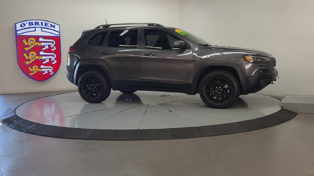 Used 2019 Crystal Metallic Jeep Trailhawk image 3