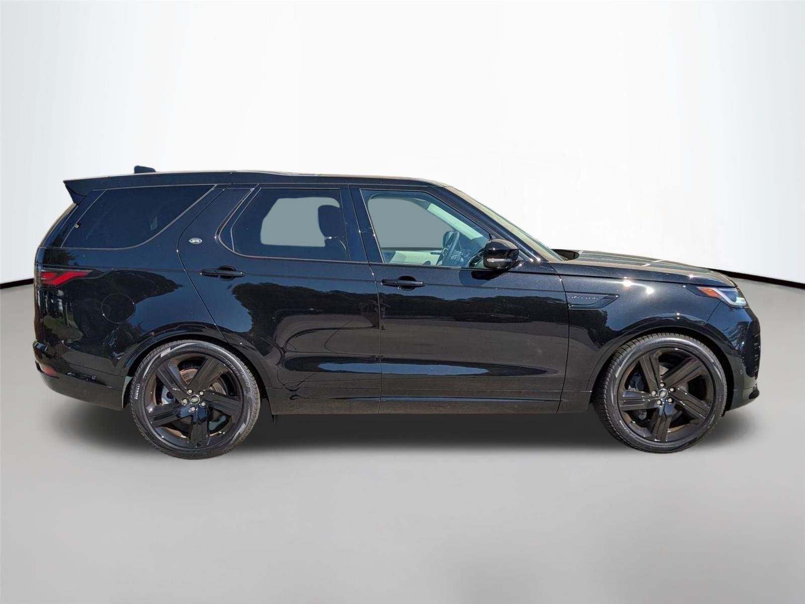 Used 2025 Santorini Black Metallic Land Rover Dynamic SE image 4