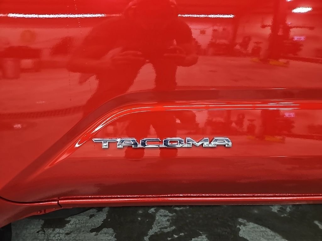 2025 Toyota Tacoma SR5 - Photo 10