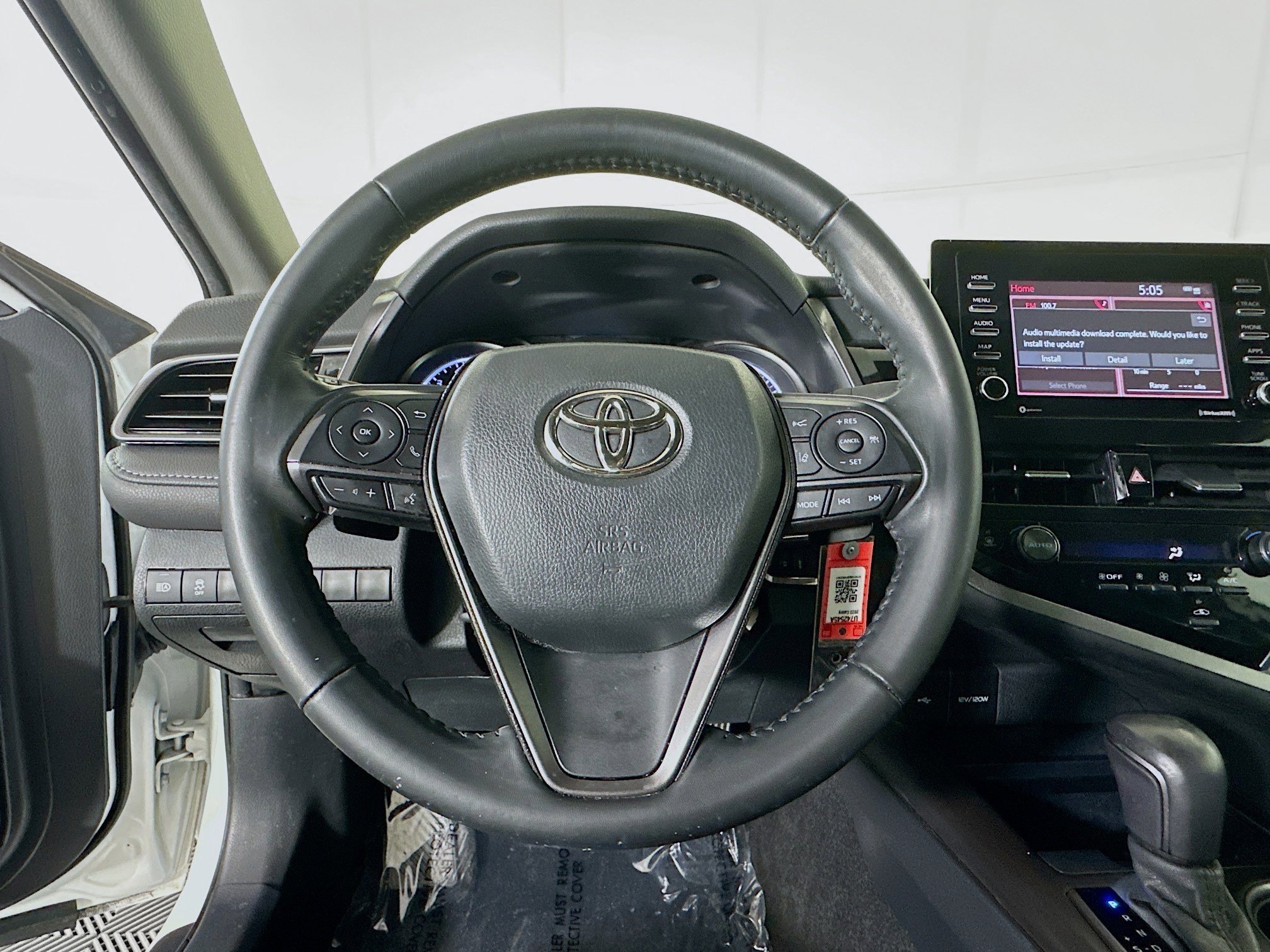Used 2023 Ice Toyota SE image 14