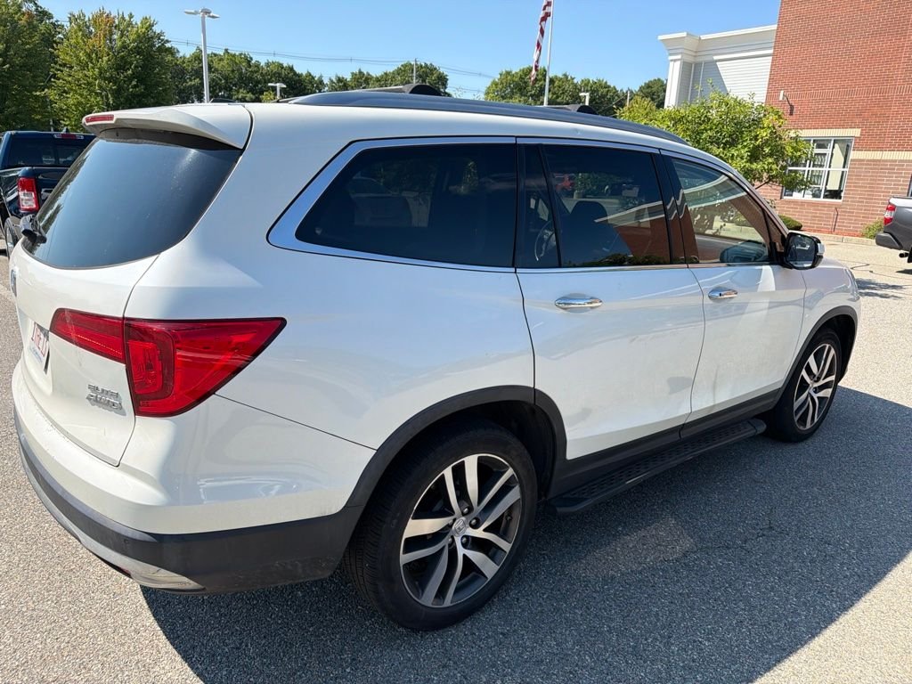 Used 2017 White Honda Elite image 8