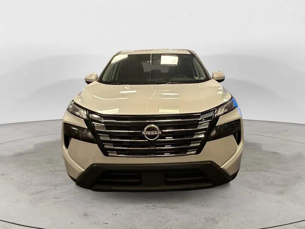 Used 2025 White Pearl Nissan SV image 9