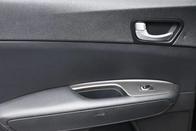 Used 2018 Black Kia S image 13