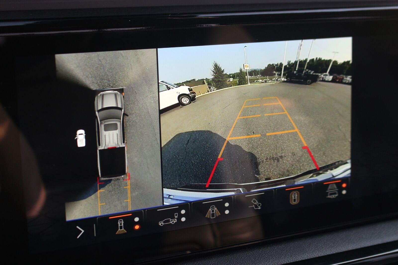 Used 2026 Summit White GMC AT4 image 26