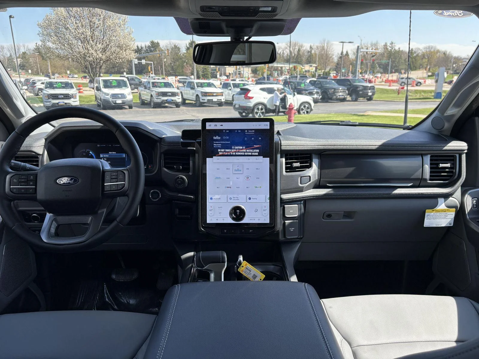 2025 Ford F-150 Lightning Flash - Photo 12