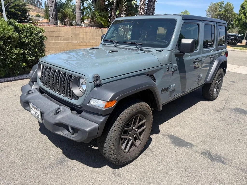 Used 2024 Gray Jeep Sport S image 5