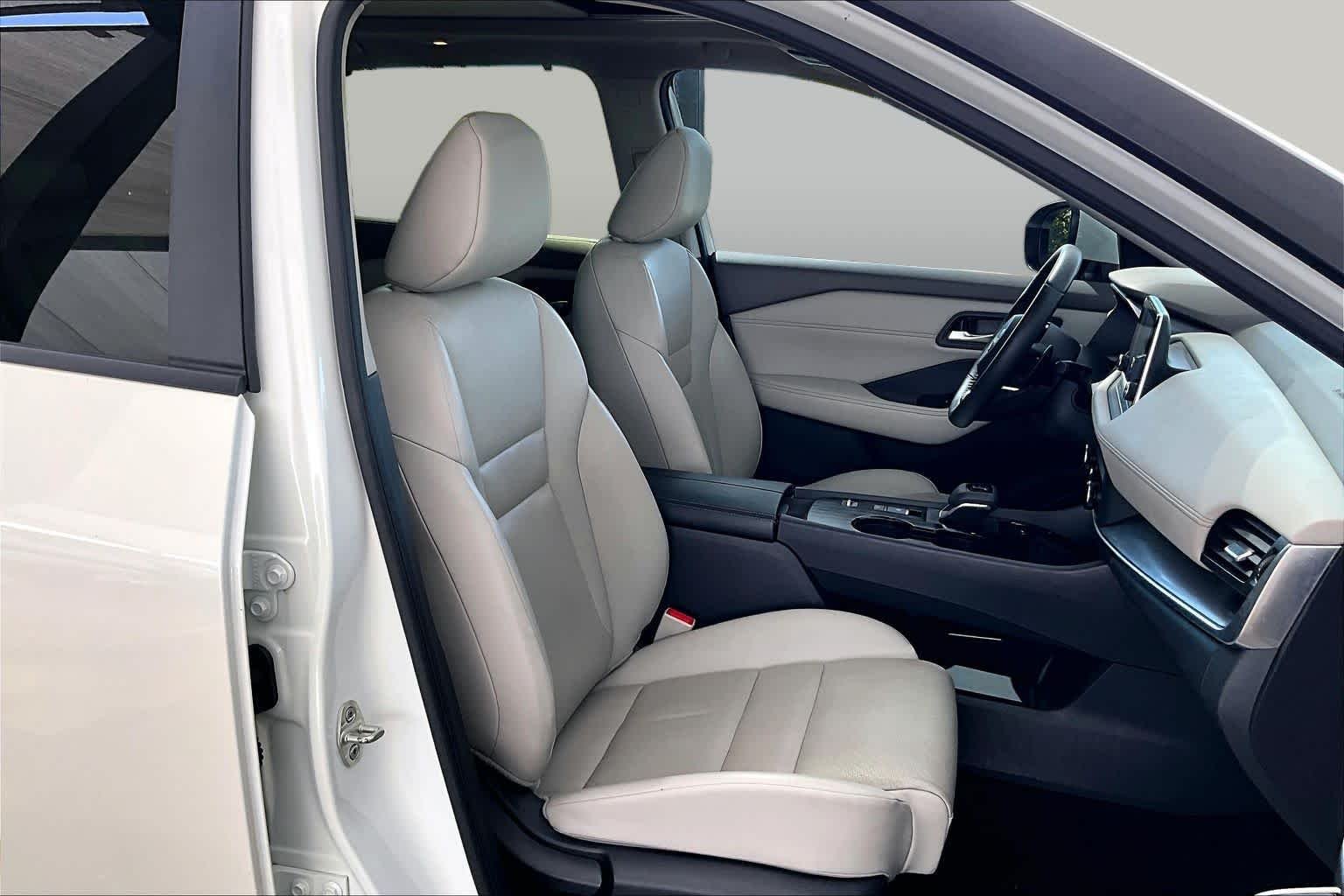 Certified Used 2023 Pearl White Tricoat Nissan SV image 9