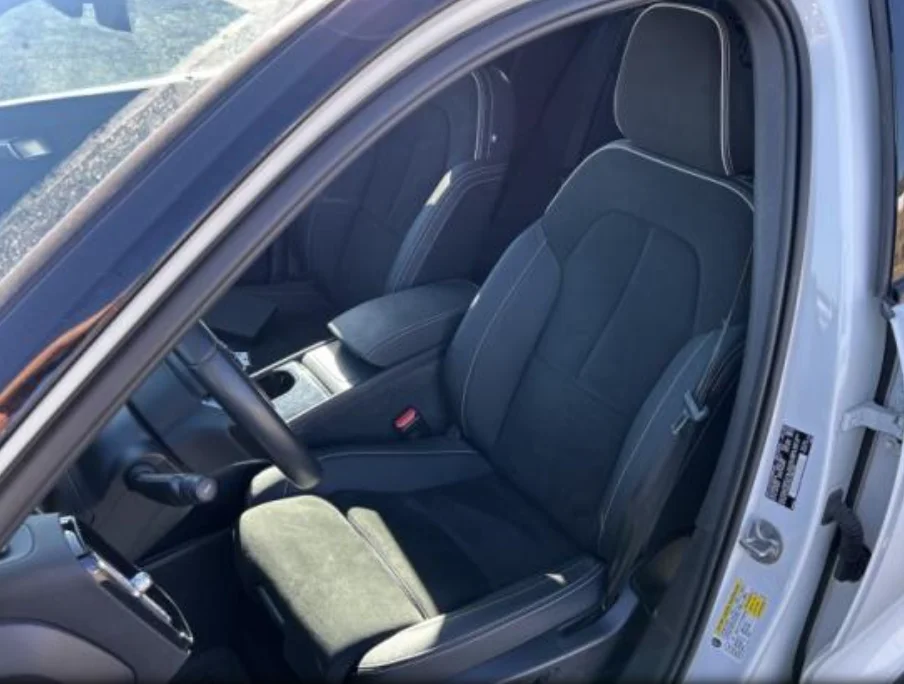 Used 2023 White Volvo Twin Plus image 3