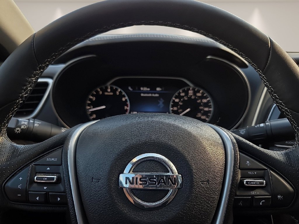 Used 2018 Black Nissan Platinum image 24