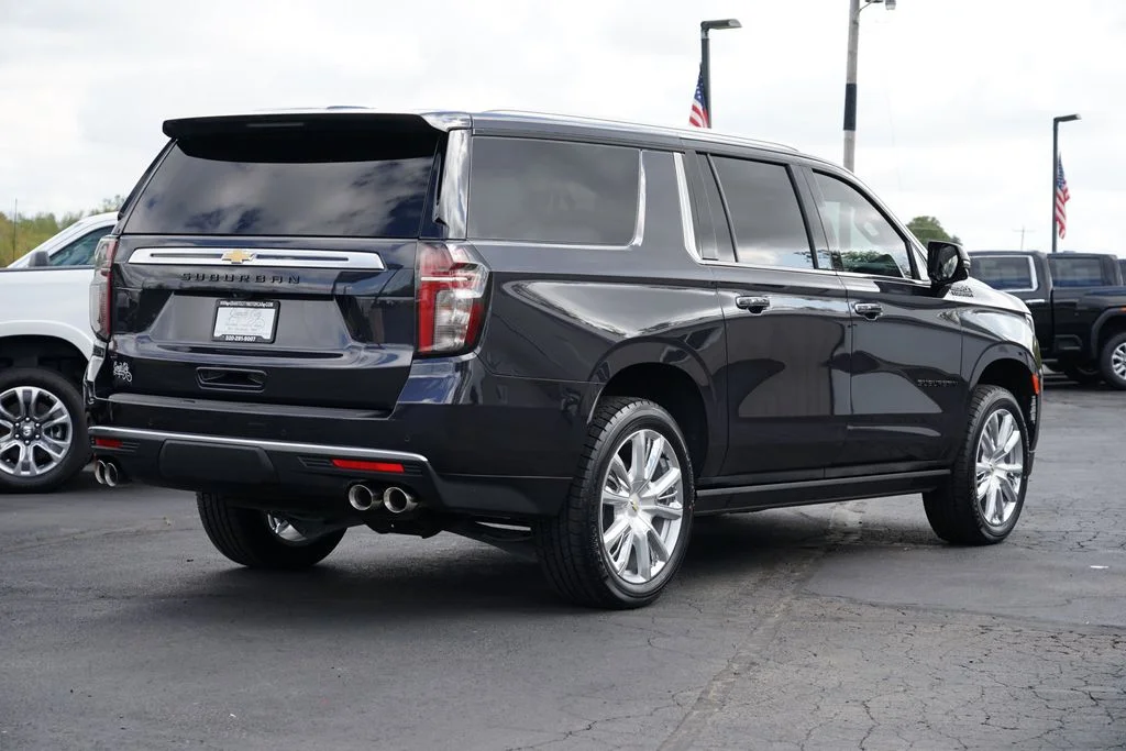 2023 Chevrolet Suburban High Country - Photo 3