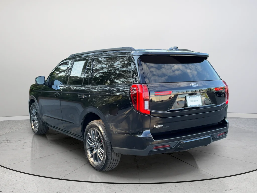 Used 2025 Black Ford Platinum image 9