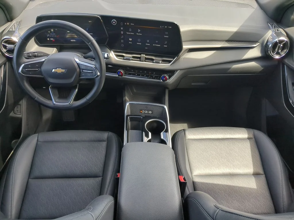 Used 2025 White Chevrolet LT image 12