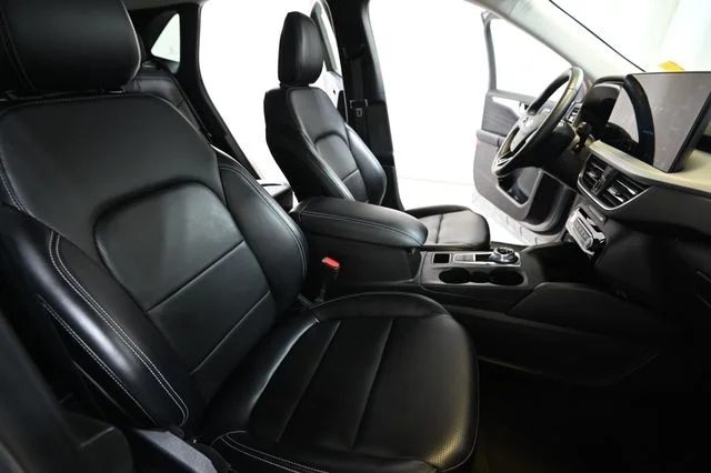 Used 2024 Silver Ford Platinum image 27
